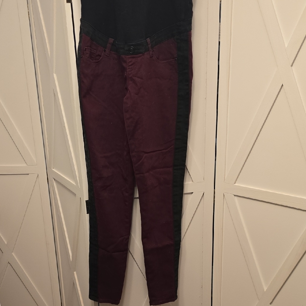 New Thyme Maternity Black and Burgundy Leggings